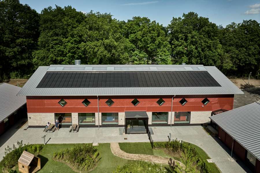 Danmarks første CO2-neutrale børnehave beklædt med stålprofiler, Børnehuset Grønnegården, Transformervej 3, 2860 Søborg